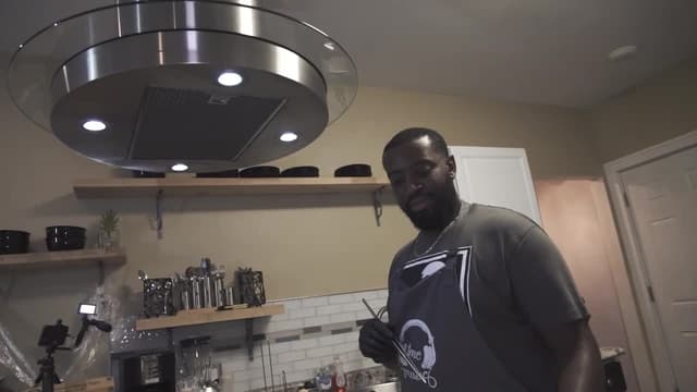 S01:E03 - Living Your Best Life