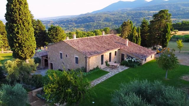 S01:E03 - Striking a Chord in the Music Hall