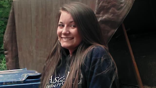 S01:E03 - Suitcase of Secrets