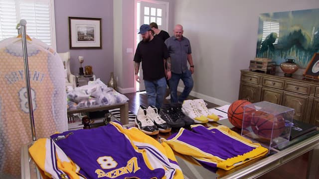 S03:E09 - Fan-Tastic Finds