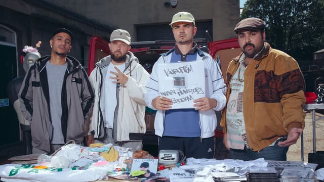 S04:E01 - Car Boot