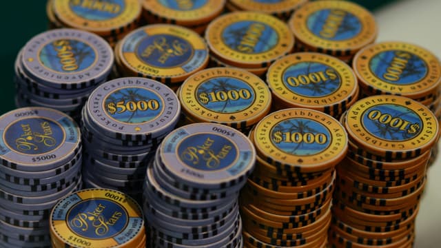 S02:E12 - Caribbean Poker Adventure (Poker Stars) 2004