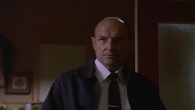 S06:E06 - The Bribe