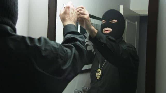 S04:E06 - Got to Pose as a Firefighter