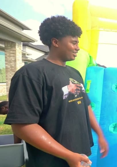 S01:E08 - Summer Pool Party, Big Sister Copies Her Little Sister poster