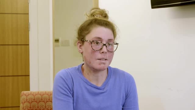 S01:E01 - Eczema-Stential Crisis