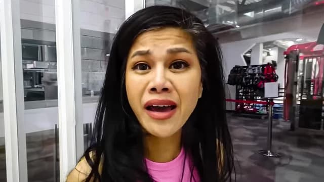 S02:E06 - I'm the New Vy Qwaint