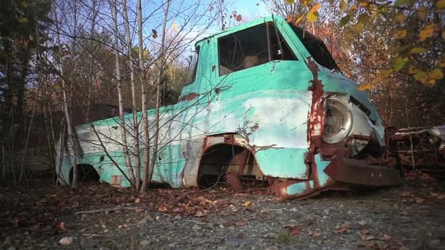 S01:E01 - Bernardston Auto Wreckers