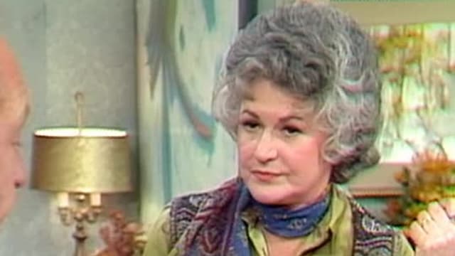 S04:E422 - Carol's Promotion