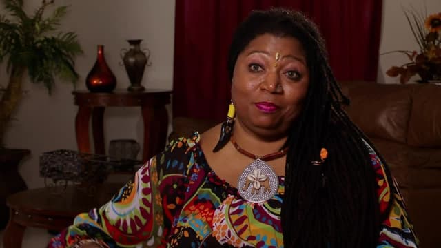 S04:E03 - Extreme Hair / Bee Stings