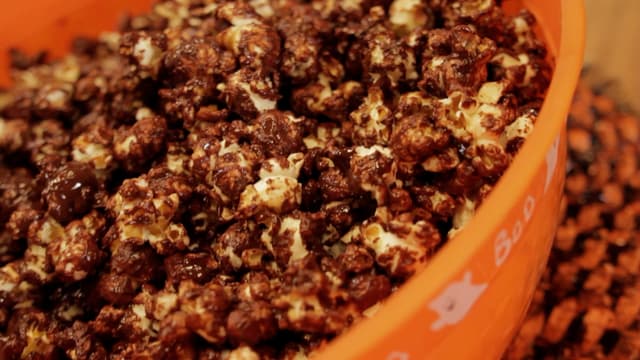 S01:E08 - A Vegan Halloween