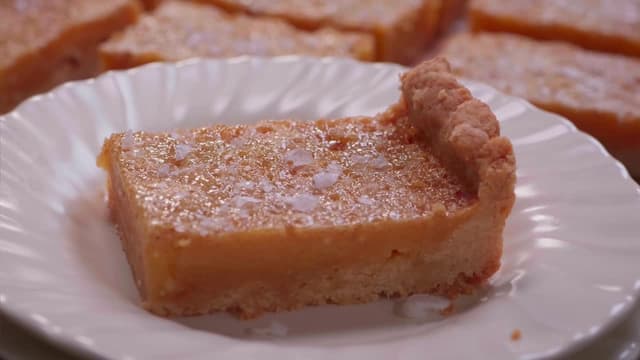 S07:E07 - Bundt Cake, Butter Bars and Meringue