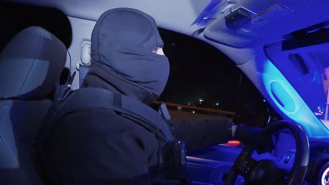 S01:E17 - Global Smuggling