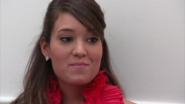 S07:E15 - Same Dress, Different Girl