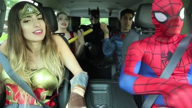 S01:E03 - Super Hero Carpool Ride / Halloween Party