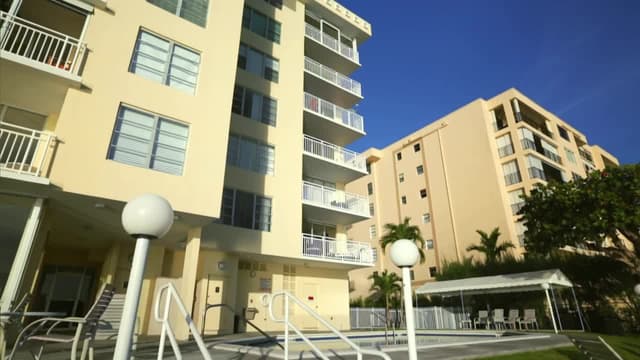 S03:E02 - Bargain Hunt in the Magic City