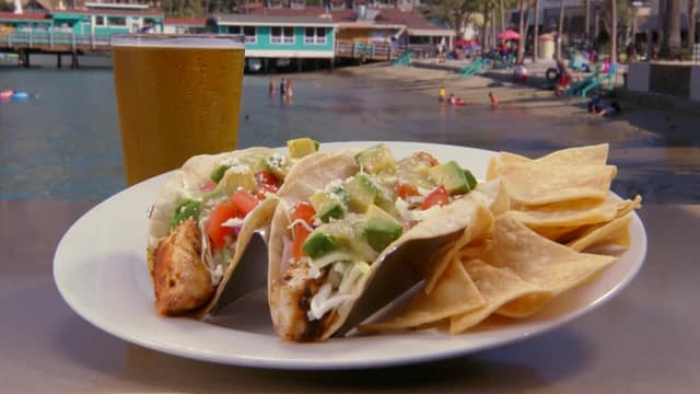 S06:E11 - Island Eats