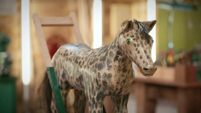 S06:E30 - Venetian Glass Kiddush Cup, Bobbin Hat, Toby the Toy Horse