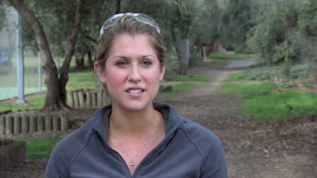 S10:E04 - Floating Deck Party Yard