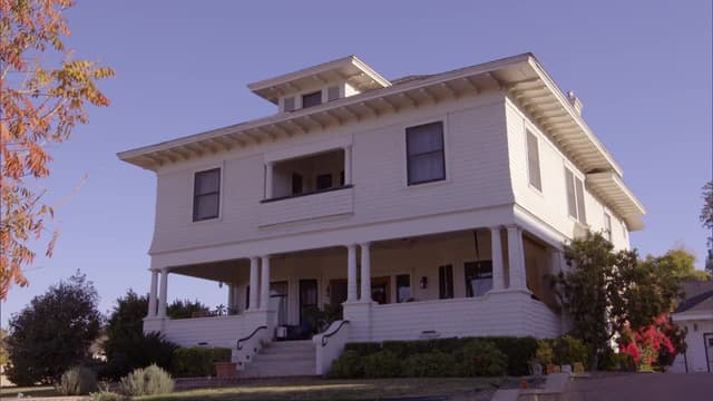 S02:E11 - 1901 Shingle-Style Victorian
