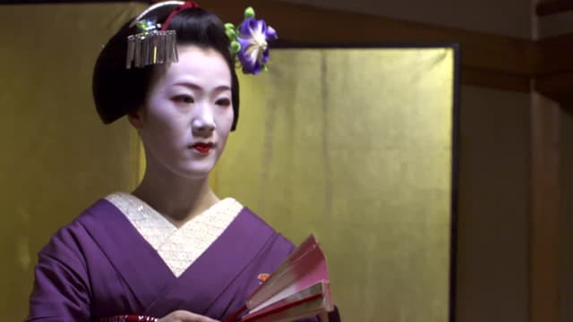 S01:E12 - Japan