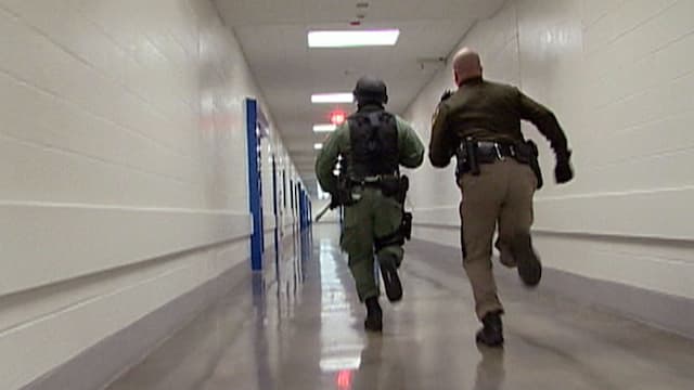 S01:E03 - Melee in the Cell