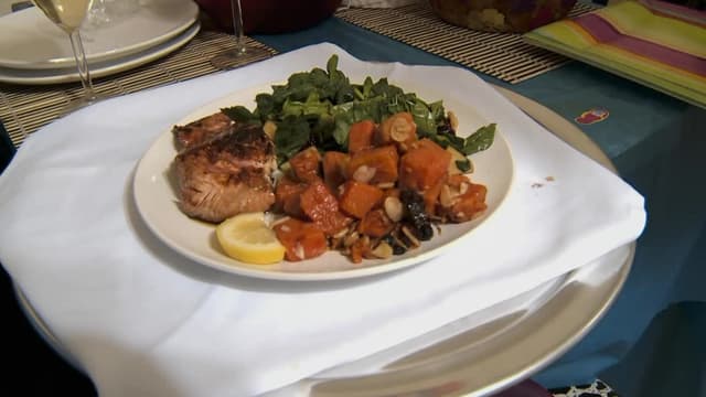 S01:E02 - Duck, Duck, Swan