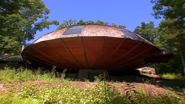 S01:E01 - Castle, Revolving Home, Ferry