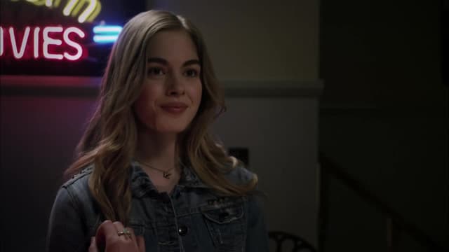 T02:C01 - S02:E01 - Noche De PelÌ_culas (Pt. 1)