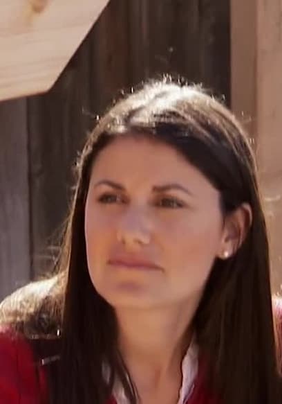 S11:E09 - Bare Backyard Transformation poster