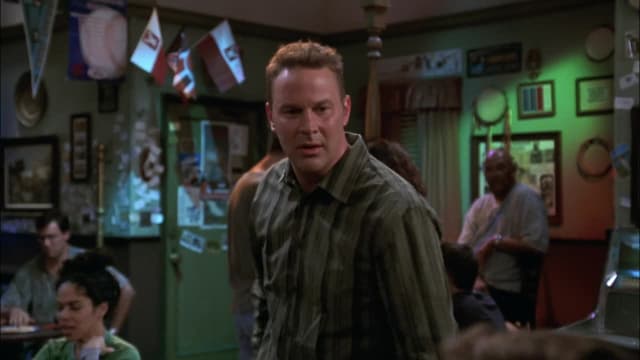 S09:E17 - Straight Eye for the Queer Guy