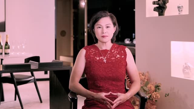 S01:E01 - Birthday Girl