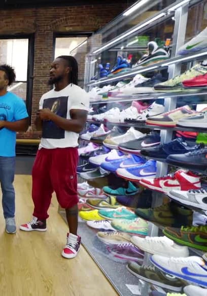 S01:E12 - Rich the Kid, the New Day and Bella Hadid Go Sneaker Shopping With Complex poster