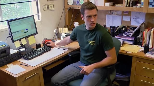 S07:E02 - Decorating Dilemmas and Job Decisions