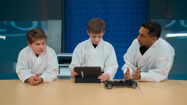 S01:E02 - Celebrity Stunt Doubles