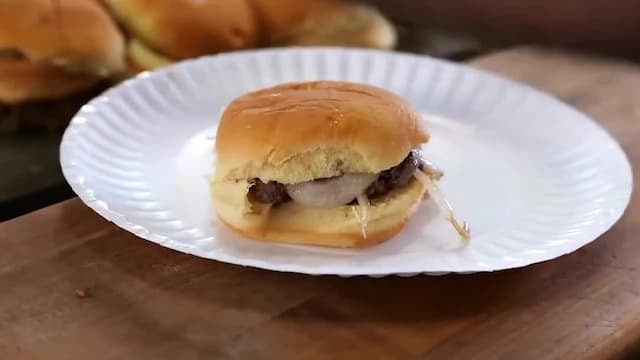 S03:E07 - White Castle / Hamburger Styles