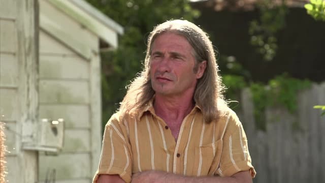 S09:E06 - Crystal Coast Beach