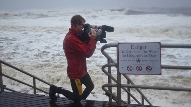 S01:E03 - Monster Hurricanes