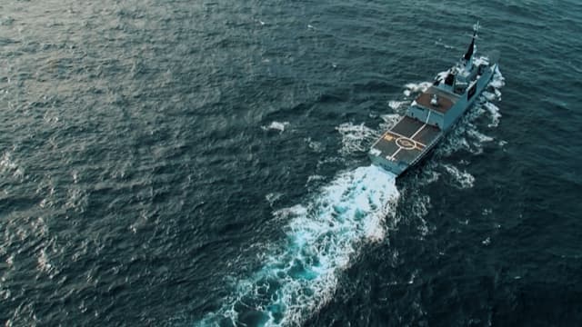 S01:E01 - Somalia: Hostages at Sea