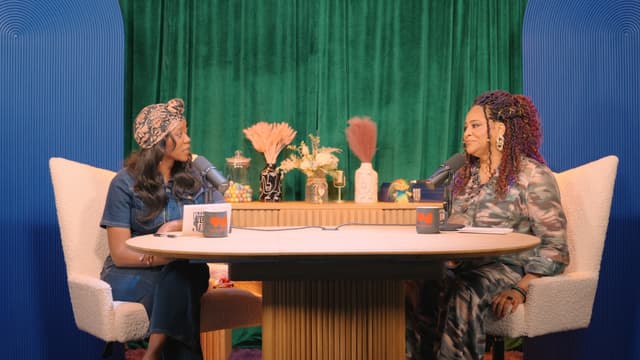 S01:E16 - Hide Ya Wigs: Regine Gets Mugged