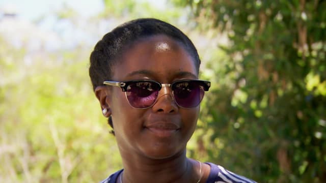 S09:E04 - Stranger Love in Paradise