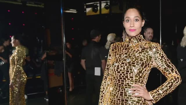 S17:E02 - Tracee Ellis Ross Calls for Her Mommy While Eating Spicy Wings