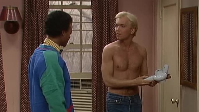 S08:E807 - Willis Goes to College