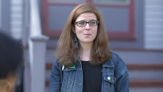 S20:E02 - Durable Landscape, Cutting Board