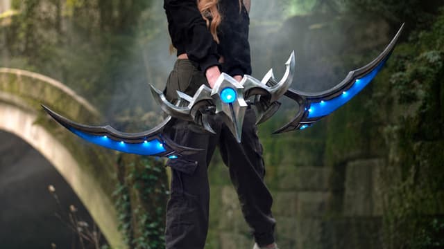 S01:E03 - Making Alleria Windrunners Bow From: World of Warcraft the War Within + Charizard - Suit Up Vlog!
