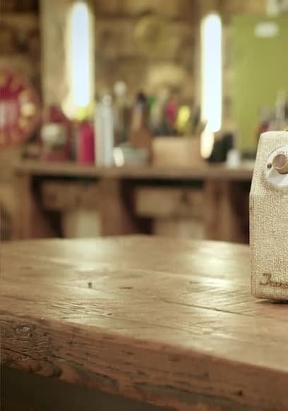 S04:E01 - Skeleton Clock, Giant Teddy Bear and Transistor Radio poster