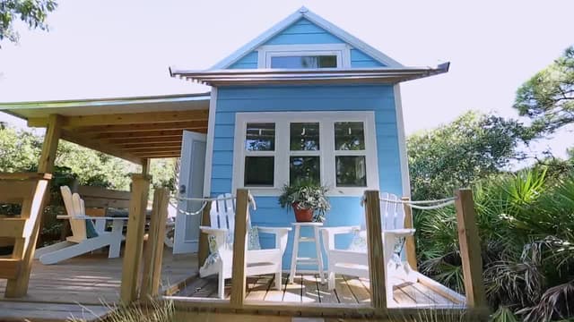 S01:E04 - Tiny Beach Bungalows in Florida