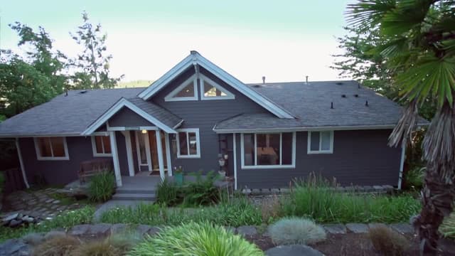 S06:E11 - Puget Sound Waterfront Home