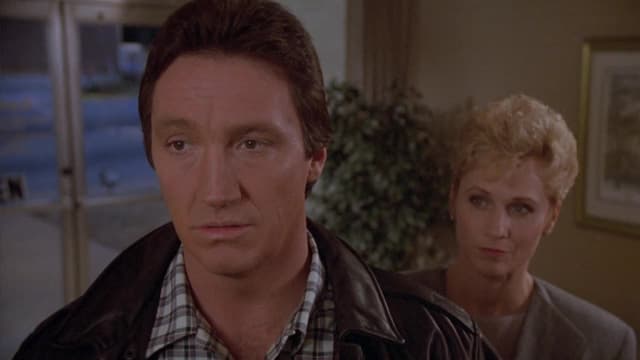 S03:E13 - Hello in There