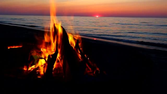 S03:E01 - Campfire by Beach Sunset